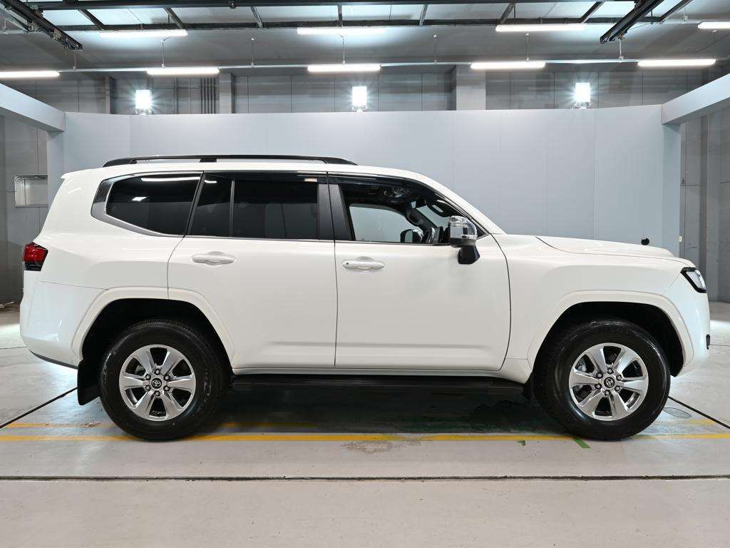 2024 Toyota Land Cruiser VX 4WD auction photo 3