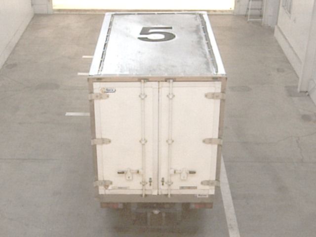 2013 Mitsubishi Fuso Canter Refrigerated and frozen trucks auction photo 3
