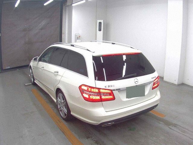 2011 Mercedes-Benz E-Class Station Wagon E350 BlueTEC AG auction photo 2