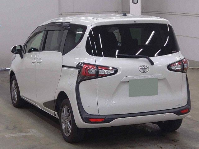 2022 Toyota Sienta Gクエロ 4WD auction photo 2