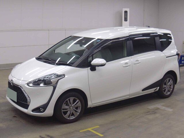 2022 Toyota Sienta Gクエロ 4WD auction photo 4