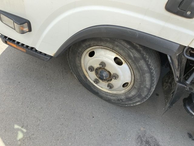 2010 Isuzu Elf ヒラ auction photo 9