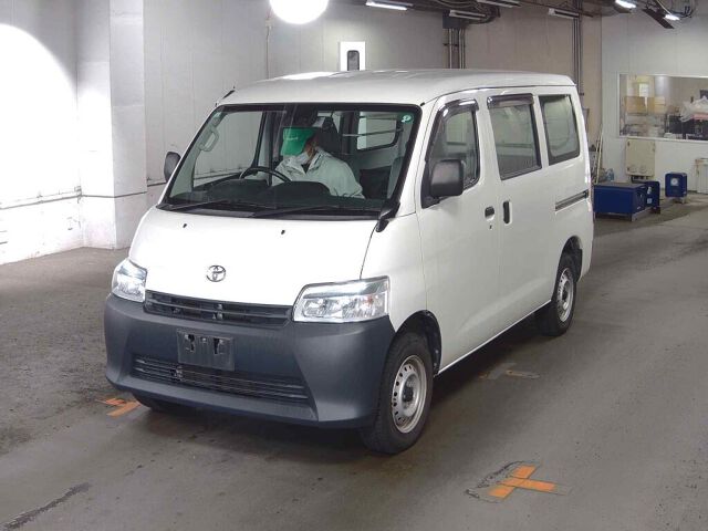 2022 Toyota TownAce Van 4WD auction photo 4