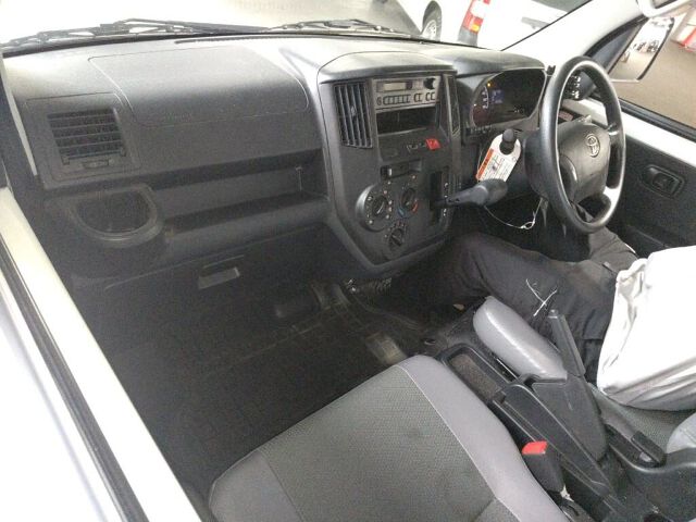2022 Toyota TownAce Van 4WD auction photo 6