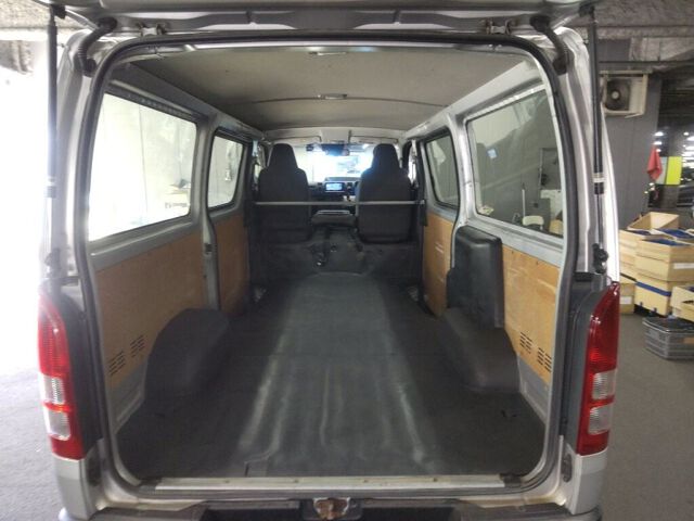 2018 Toyota Hiace Long DX 4WD auction photo 6