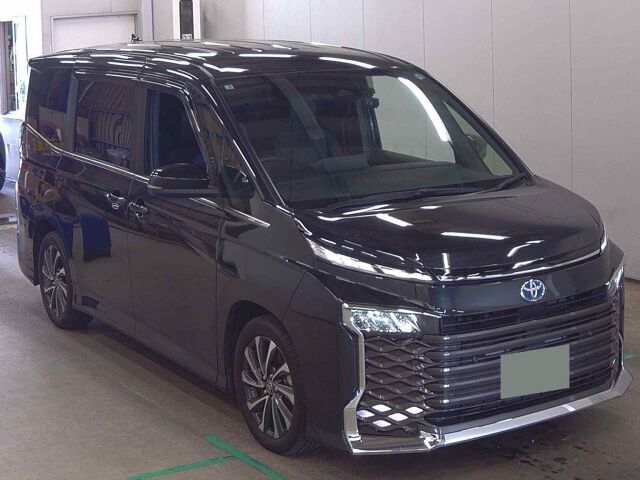 Japan Auction Vehicles 8 2025 Toyota Voxy Hybrid S-Z auction photo