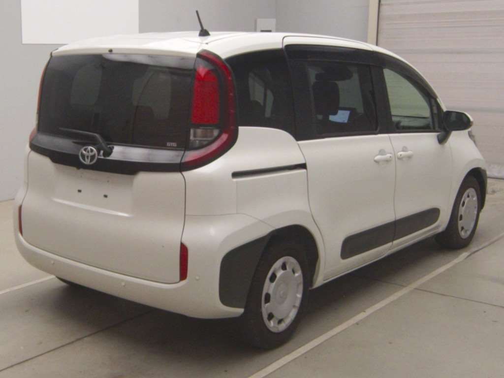 2023 Toyota Sienta G auction photo 2