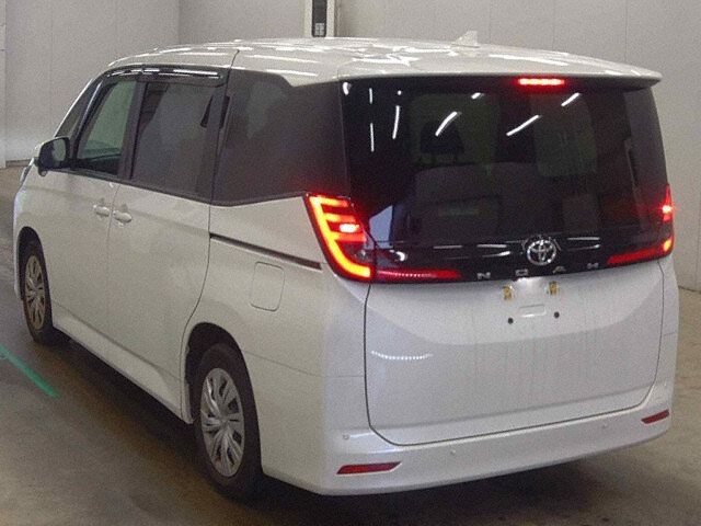 2025 Toyota Noah X auction photo 2