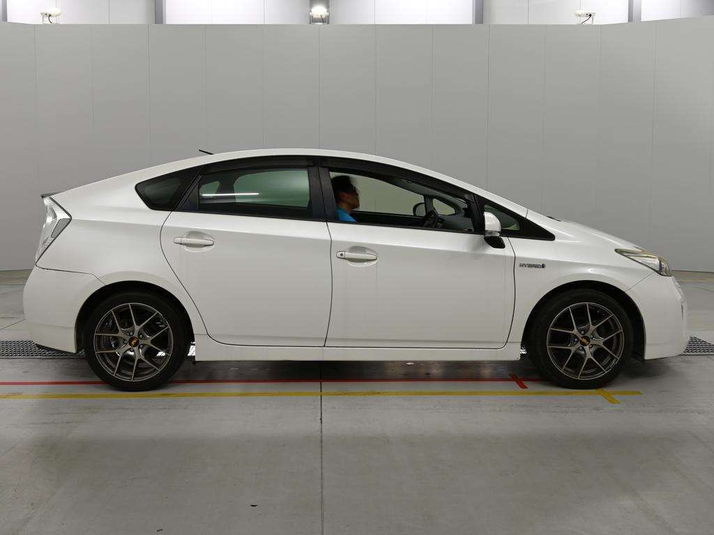 2015 Toyota Prius S Touring Selection auction photo 3