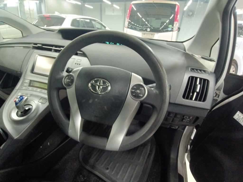 2015 Toyota Prius S Touring Selection auction photo 9