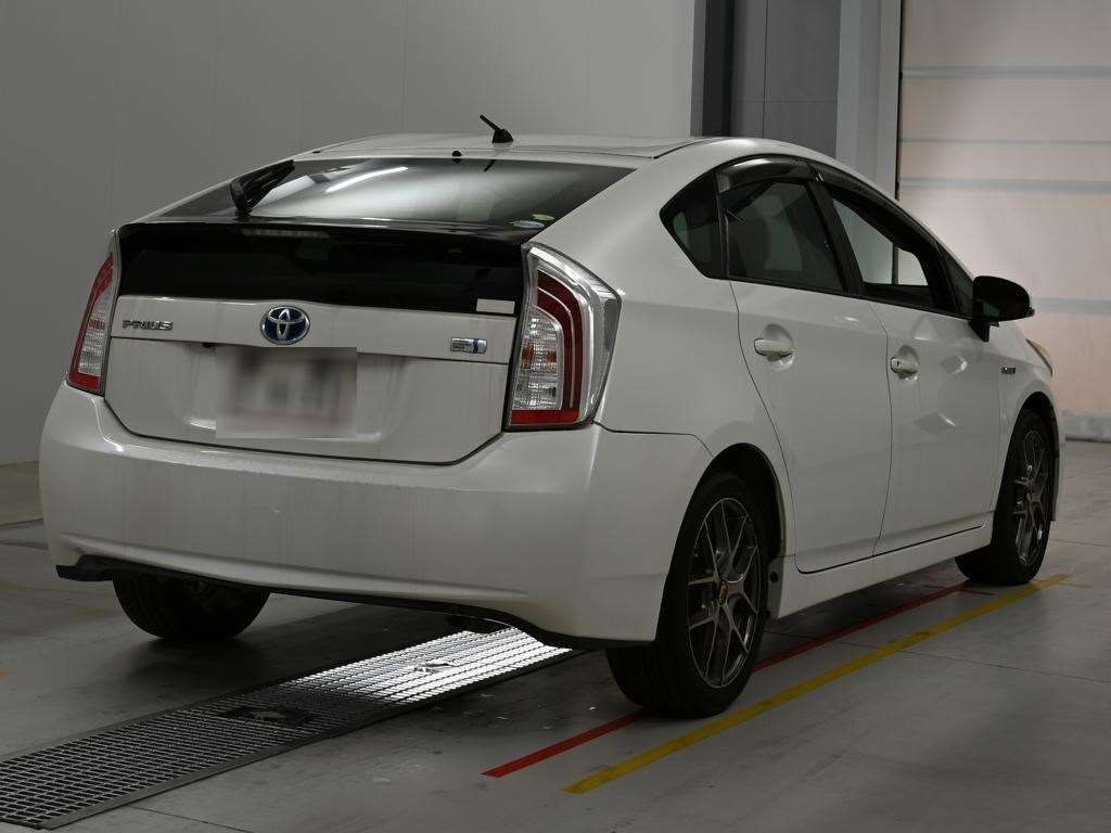 2015 Toyota Prius S Touring Selection auction photo 2