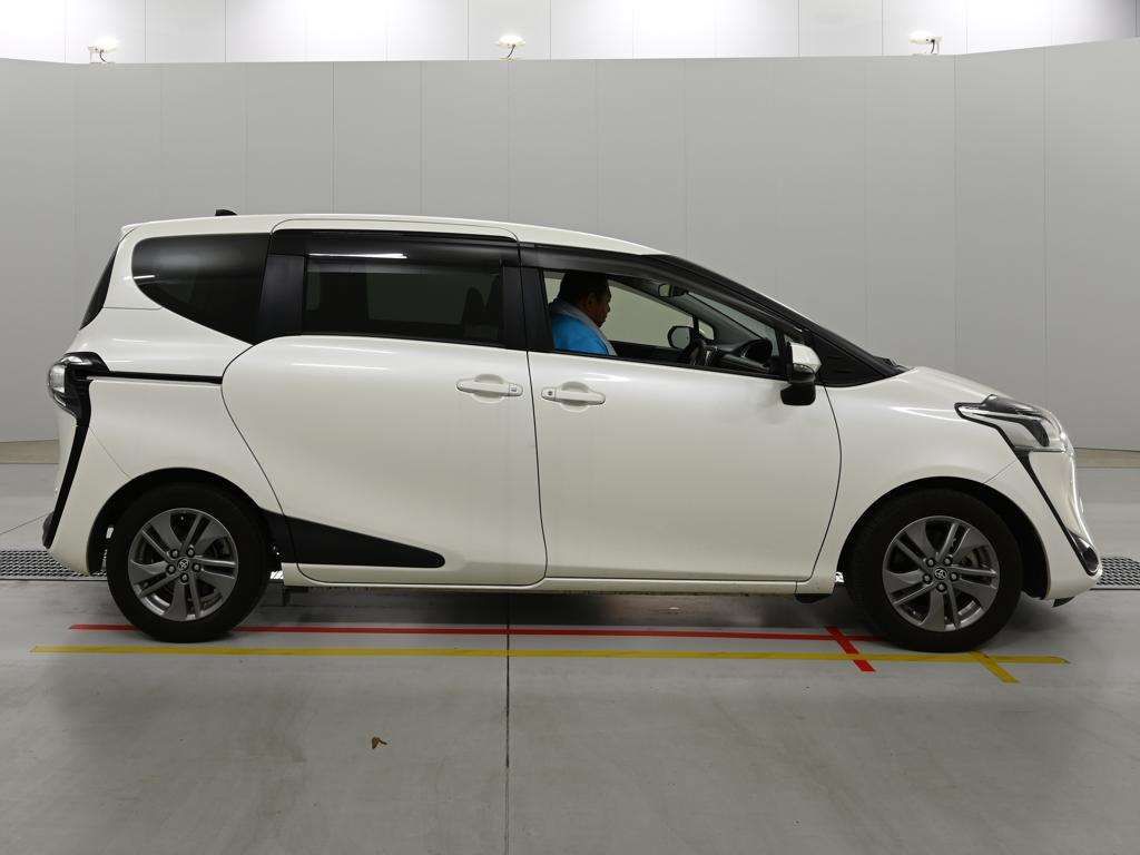 2022 Toyota Sienta G auction photo 3