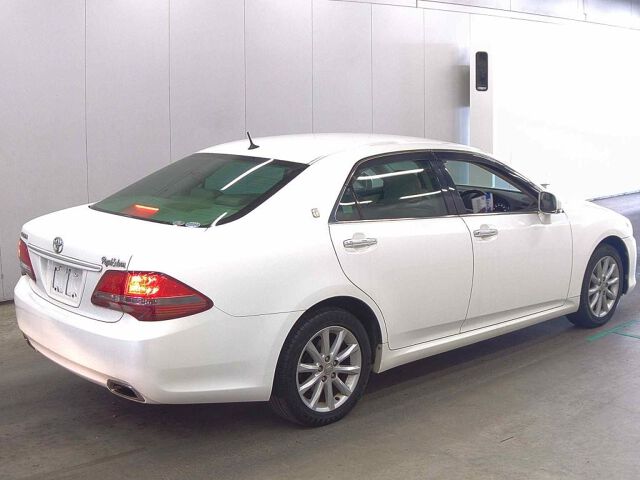 2008 Toyota Crown R Saloon Navigation Package auction photo 5