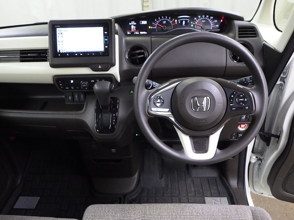 2021 Honda N-BOX L auction photo 3