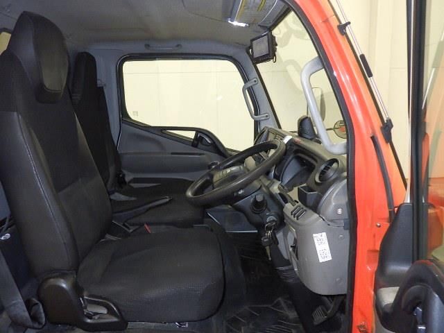 2018 Mitsubishi Fuso Canter Refrigerated and frozen trucks auction photo 6
