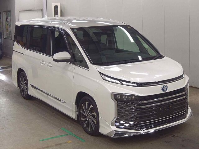 Japan Auction Vehicles 8 2024 Toyota Voxy ハイブリッドS-Z auction photo