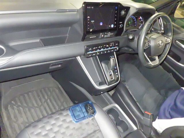 2024 Toyota Voxy ハイブリッドS-Z auction photo 3