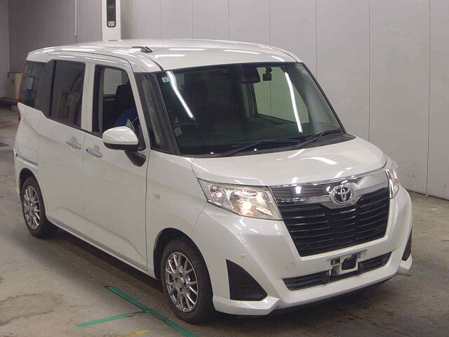 2019 Toyota Roomy XS Japan auction vehicle