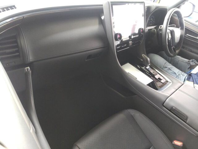 2025 Toyota Vellfire Executive Lounge auction photo 3