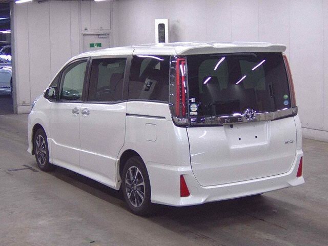 2019 Toyota Noah SI WXB 2 auction photo 2