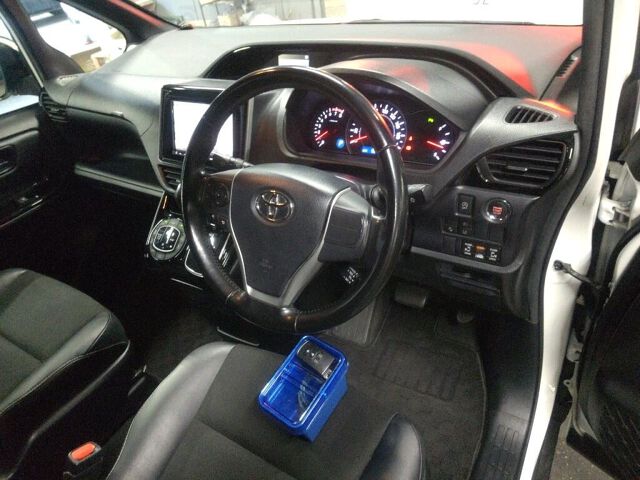 2019 Toyota Noah SI WXB 2 auction photo 3