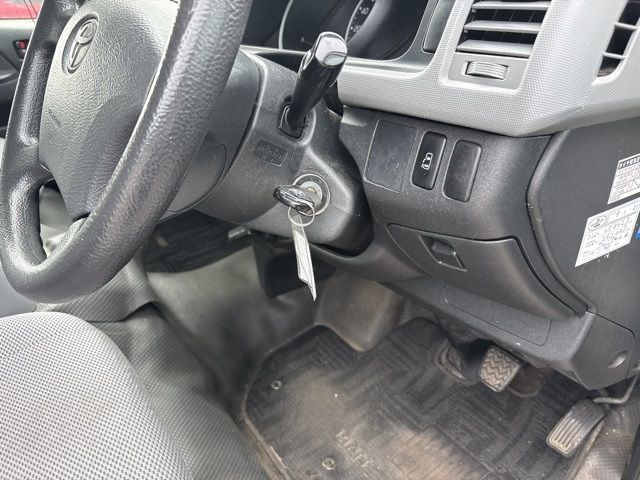2005 Toyota Hiace 4WD auction photo 6