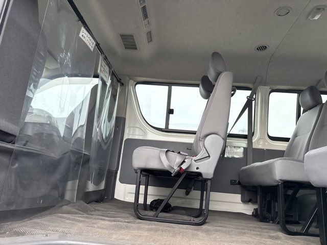 2005 Toyota Hiace 4WD auction photo 10
