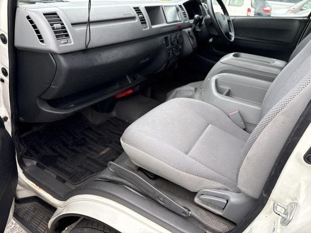 2005 Toyota Hiace 4WD auction photo 9