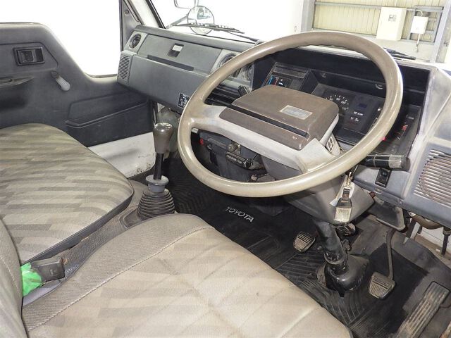 1992 Toyota Hiace auction photo 6