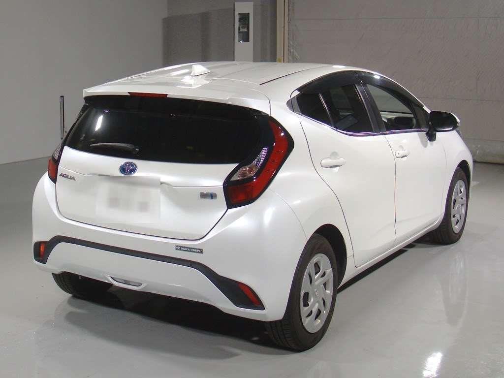 2021 Toyota Aqua X auction photo 2