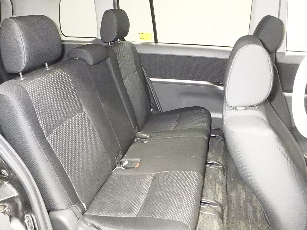 2007 Toyota Isis Platana auction photo 7