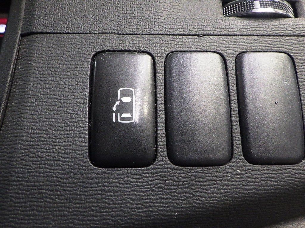 2007 Toyota Isis Platana auction photo 8