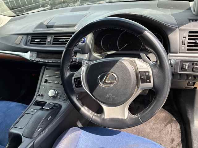 2011 Lexus CT CT200h auction photo 3