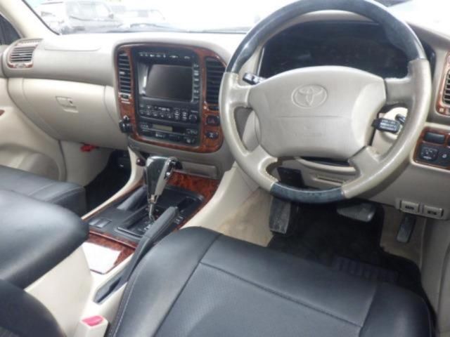 2001 Toyota Land Cruiser 100 VX Limited 4WD auction photo 3
