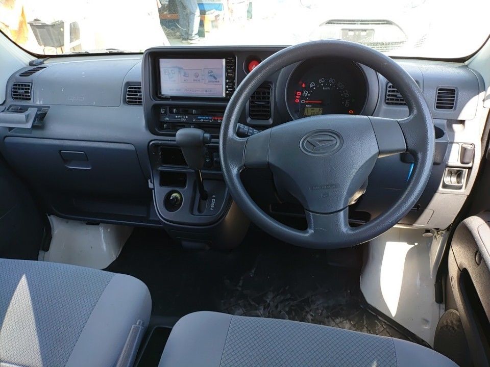 2016 Daihatsu ハイゼット カーゴ auction photo 3