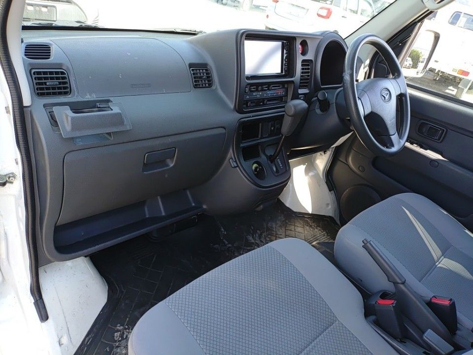 2016 Daihatsu ハイゼット カーゴ auction photo 16