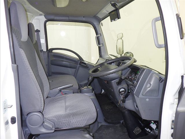 2020 Isuzu Elf Refrigerated and frozen trucks auction photo 6
