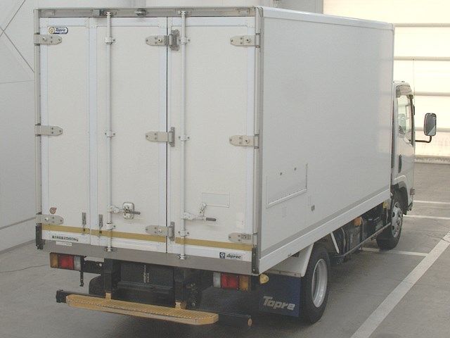 2020 Isuzu Elf Refrigerated and frozen trucks auction photo 2