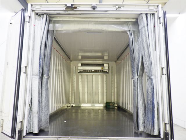 2020 Isuzu Elf Refrigerated and frozen trucks auction photo 4