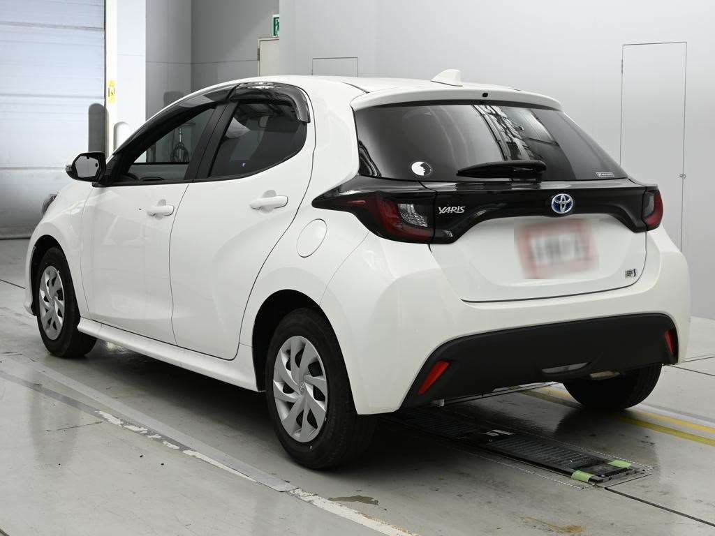 2023 Toyota Yaris ハイブリッドX auction photo 6