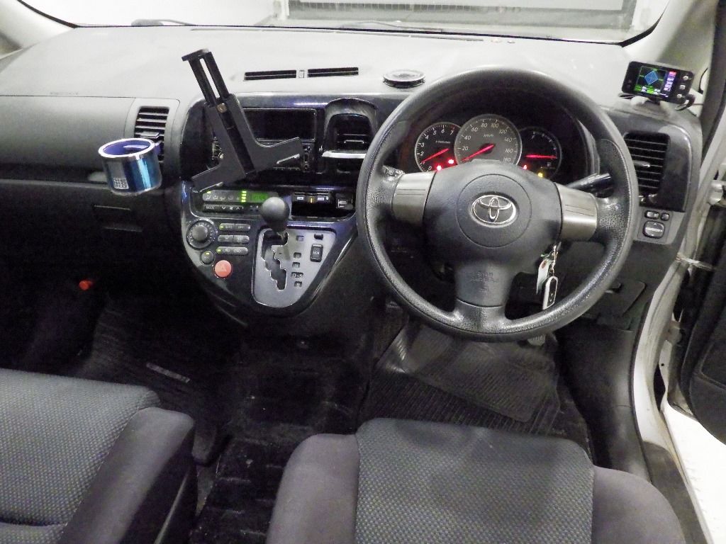 2003 Toyota Wish G auction photo 3