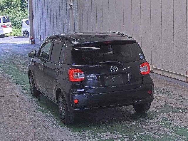 2016 Toyota Passo X LパッケージS auction photo 2