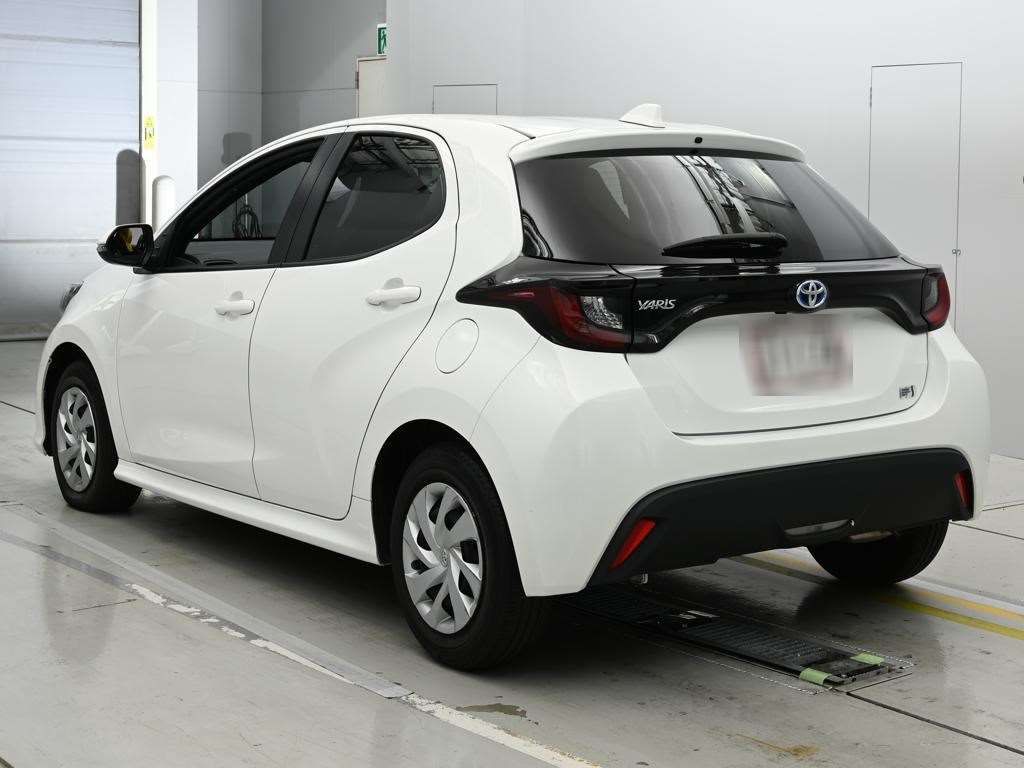 2023 Toyota Yaris ハイブリッドX auction photo 6