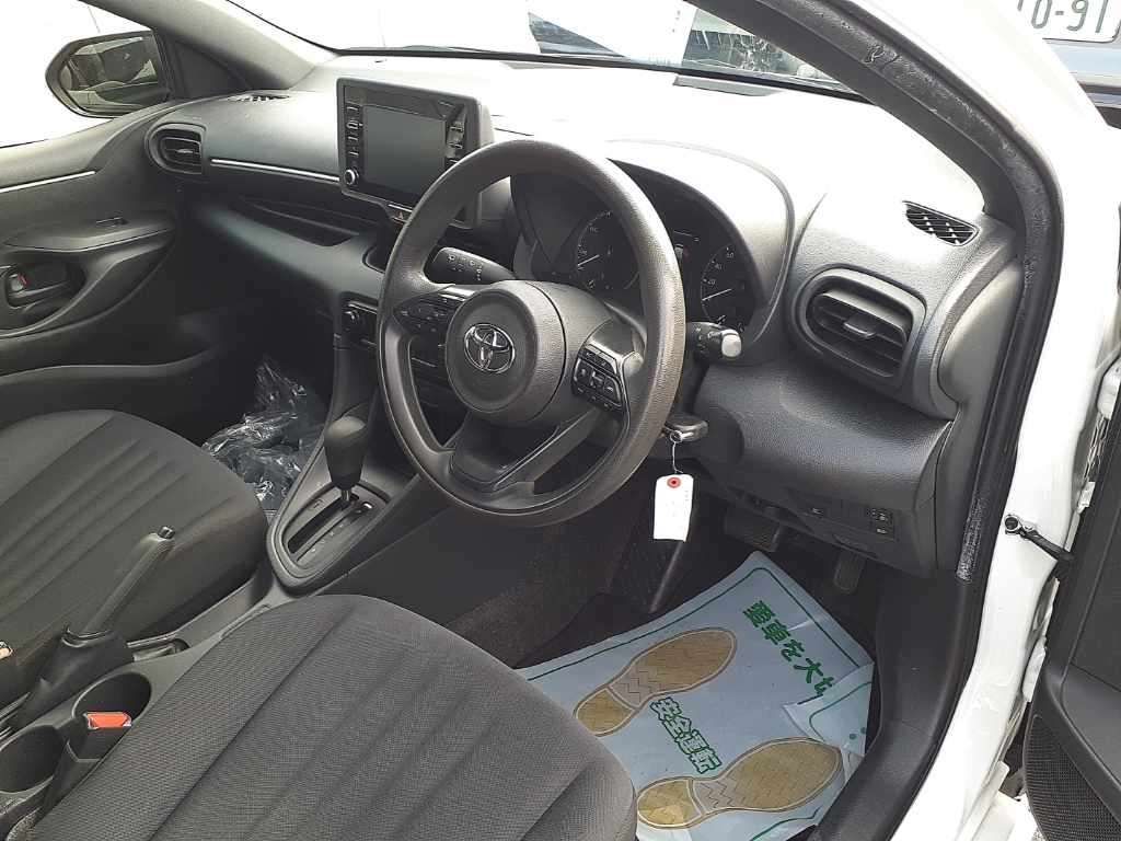 2023 Toyota Yaris ハイブリッドX auction photo 9