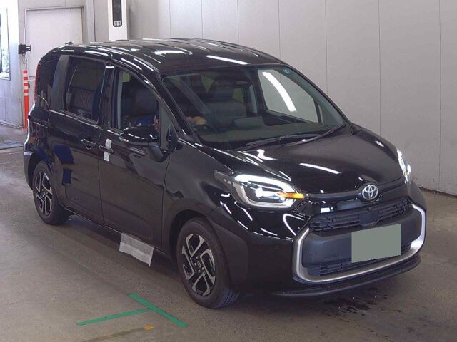 Japan Auction Vehicles 8 2026 Toyota Sienta ハイブリッドZ auction photo