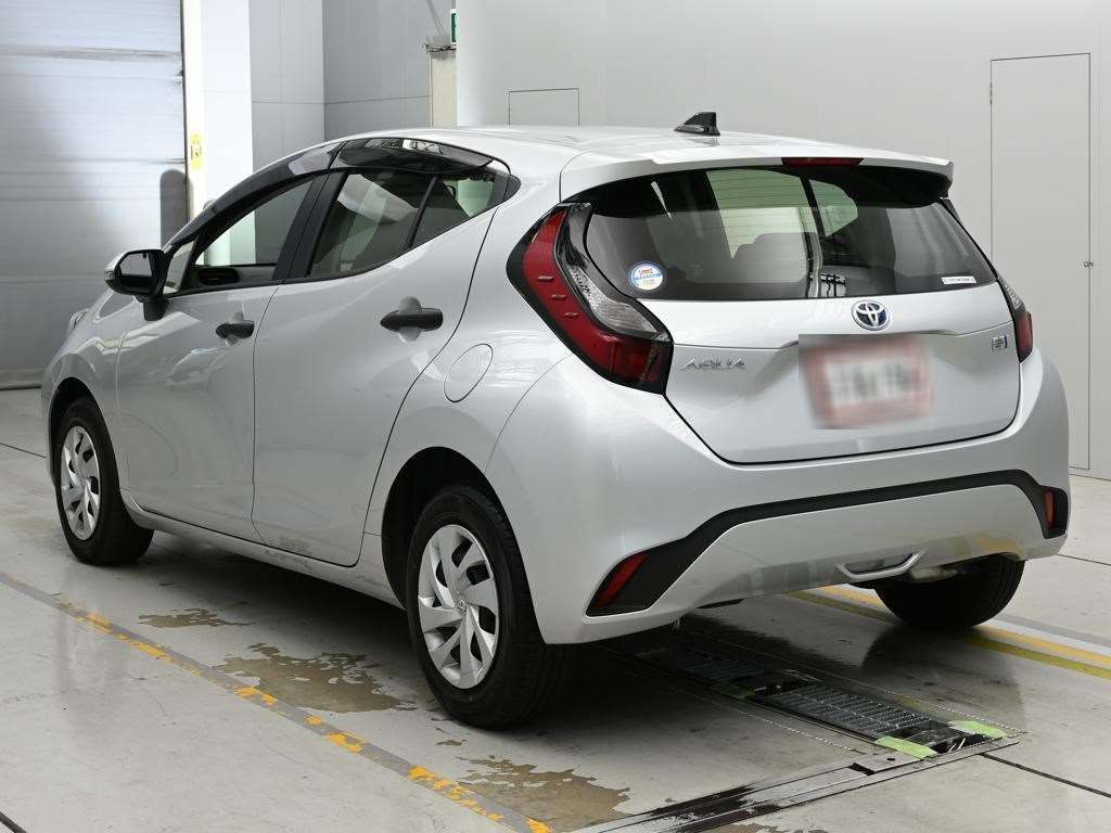2023 Toyota Aqua B auction photo 6