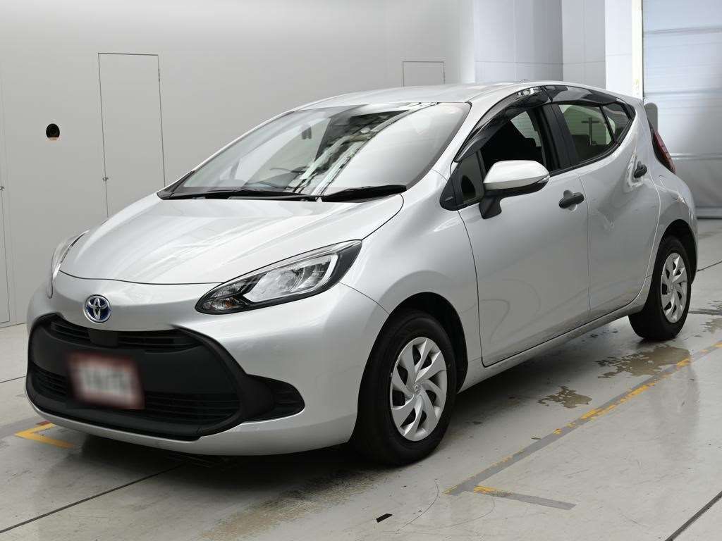 Japan Auction Vehicles 14 2023 Toyota Aqua B auction photo