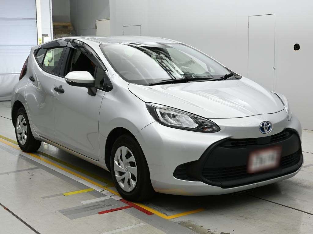 2023 Toyota Aqua B auction photo 5