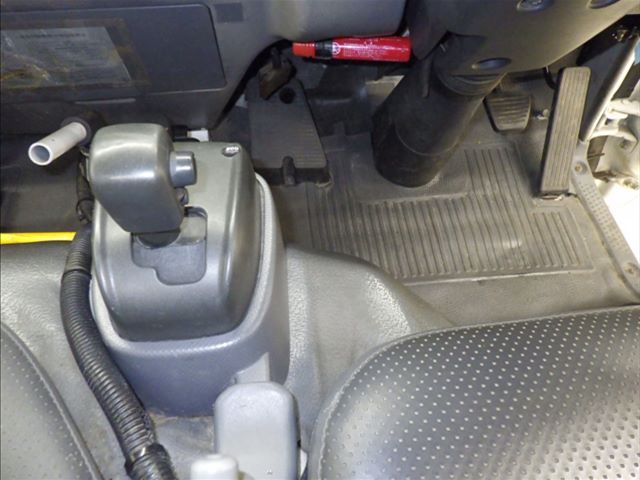 2010 Isuzu Elf dump auction photo 7