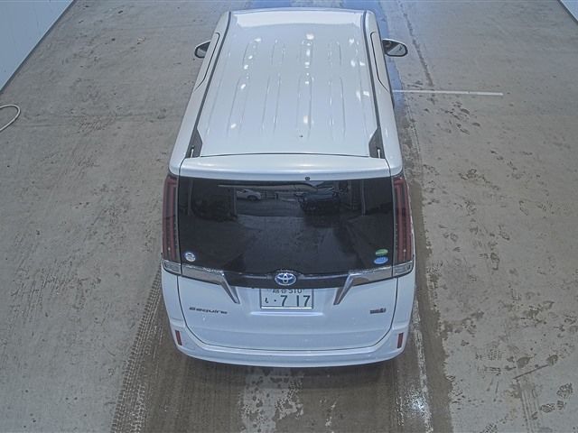 2018 Toyota Esquire GI auction photo 3